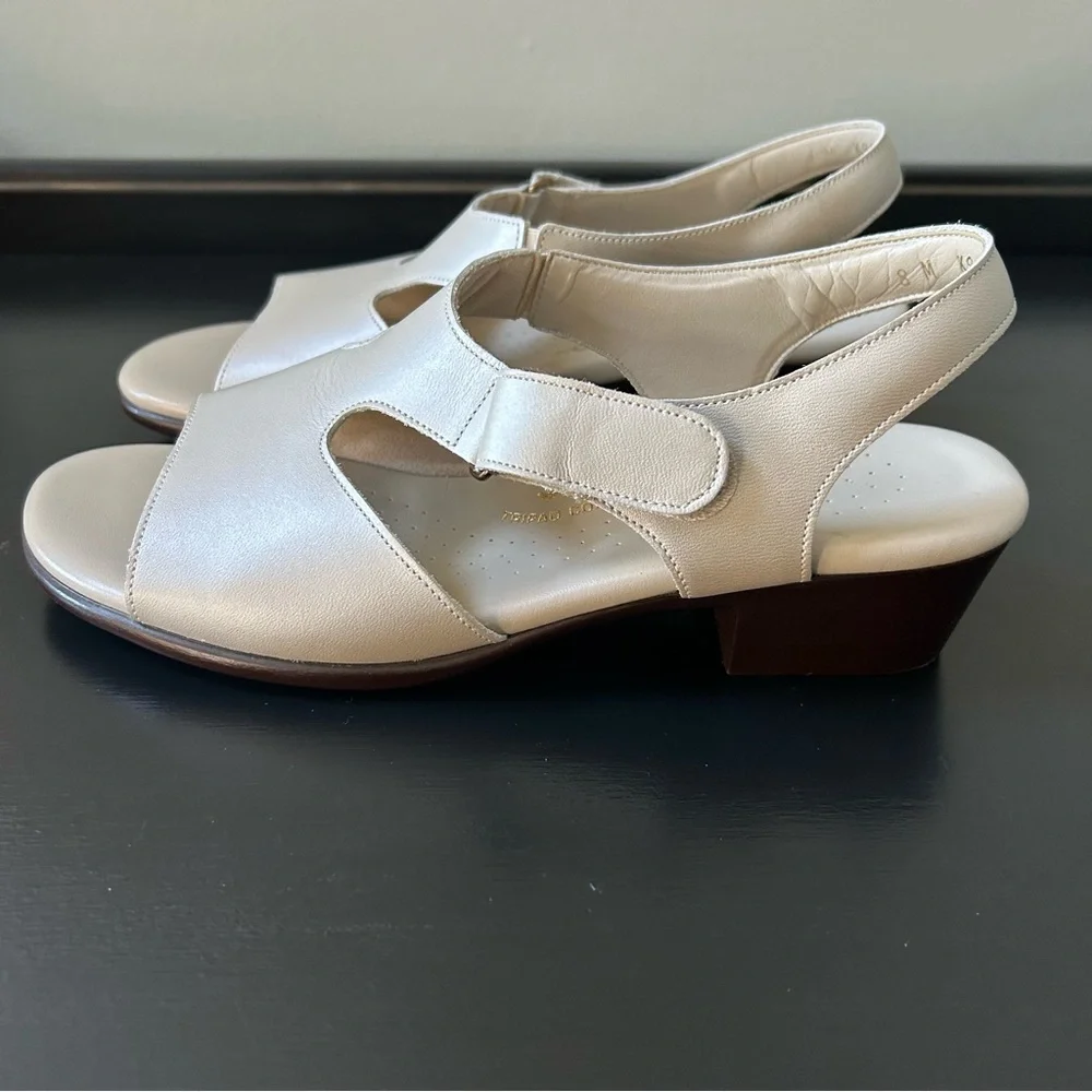NWOB SAS Women's Suntimer Pearl Bone Heeled Strap Sandal, Size 8M